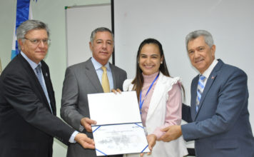 Ministro de Hacienda clausura Diplomado en Finanzas