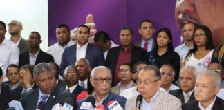 Renuncian 13 titulares de secretarías del PLD y 25 subsecretarios