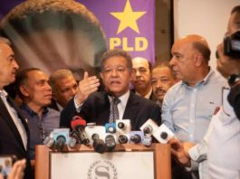 Leonel Fernández no definió si se queda o se va del PLD