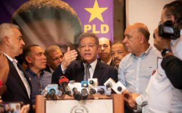 Leonel Fernández no definió si se queda o se va del PLD