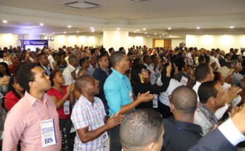 BIS proclama a Leonel Fernández como su candidato