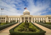 Presidente dicta Reglamento para regular y desarrollar extracción ámbar y larimar de forma artesanal en RD