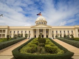 Presidente dicta Reglamento para regular y desarrollar extracción ámbar y larimar de forma artesanal en RD