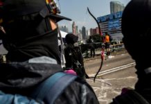 Miles de personas se manifiestan de nuevo en Hong Kong