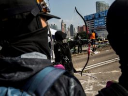 Miles de personas se manifiestan de nuevo en Hong Kong