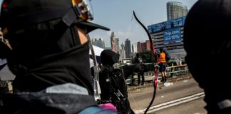 Miles de personas se manifiestan de nuevo en Hong Kong
