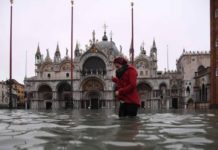 Venecia sufre su peor inundación desde 1966