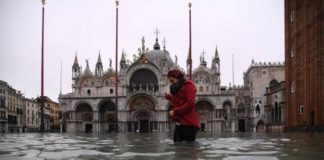 Venecia sufre su peor inundación desde 1966