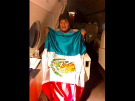 Avión de Morales recaló en Paraguay para esperar autorización hasta México