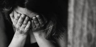 VIDEO: Mujer bangladesí se filma a escondidas pidiendo socorro por ser torturada en Arabia Saudita