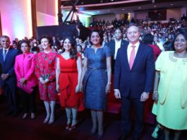 Cándida Montilla de Medina recibe reconocimiento especial de CONANI por su gestión en favor de niños dominicanos