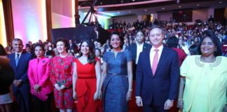 Cándida Montilla de Medina recibe reconocimiento especial de CONANI por su gestión en favor de niños dominicanos