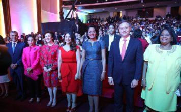 Cándida Montilla de Medina recibe reconocimiento especial de CONANI por su gestión en favor de niños dominicanos