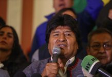 Militares y policías piden a Evo Morales que dimita para pacificar al país
