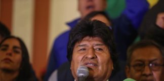 Militares y policías piden a Evo Morales que dimita para pacificar al país