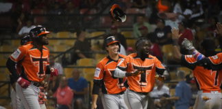 Toros remontan en entradas extras para 11va victoria seguida