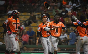 Toros remontan en entradas extras para 11va victoria seguida