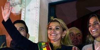 La senadora Jeanine Áñez se proclama presidenta de Bolivia sin quórum en el Parlamento