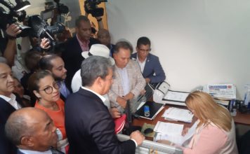 Fuerza del Pueblo presenta a Leonel como candidato presidencial ante JCE