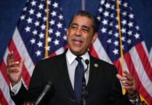 Congresista Adriano Espaillat hace historia en defensa a la democracia de los Estados Unidos