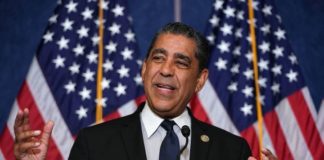 Congresista Adriano Espaillat hace historia en defensa a la democracia de los Estados Unidos