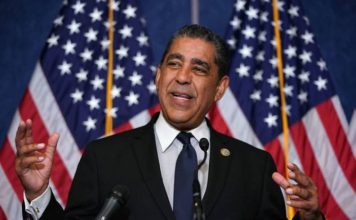 Congresista Adriano Espaillat hace historia en defensa a la democracia de los Estados Unidos