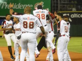 Leones vienen de atrás y vencen a los Toros