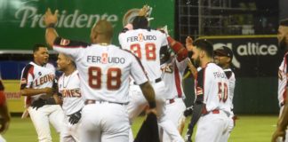 Leones vienen de atrás y vencen a los Toros