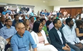 Johnny Ventura se reúne con dirigentes de la C1 del D.N.