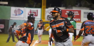 Toros aplastan a las Estrellas en histórica victoria de Valdés