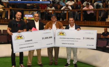 Beisbolistas y galleros aportan al CONAPE y Liga contra Cáncer