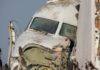 Al menos 12 muertos al estrellarse un avión de 98 pasajeros en Kazajistán