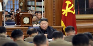 El líder norcoreano examina cómo reforzar la capacidad militar del régimen