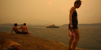 El fuego consume Australia y el humo ensombrece Sydney