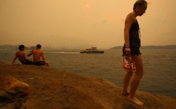 El fuego consume Australia y el humo ensombrece Sydney