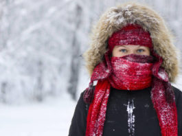 La razón científica por la que las mujeres suelen tener más frío
