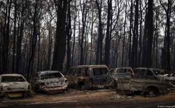Miles abandonan hogares en Australia ante avivamiento de incendios