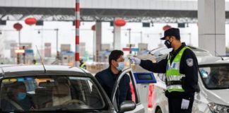 China cierra una tercera ciudad, de medio millón de habitantes, por el brote de coronavirus