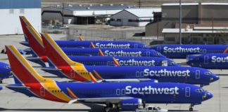 El 737 MAX, diez meses de crisis para Boeing