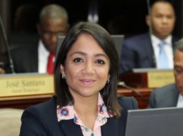Faride introduce innovación en campaña con primer podcast político