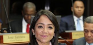 Faride introduce innovación en campaña con primer podcast político