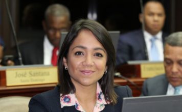 Faride introduce innovación en campaña con primer podcast político