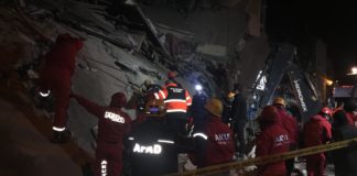 VIDEOS, FOTOS: Primeras imágenes del fuerte terremoto de magnitud 6,5 en Turquía