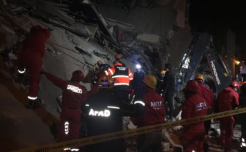 VIDEOS, FOTOS: Primeras imágenes del fuerte terremoto de magnitud 6,5 en Turquía