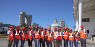 Peloteros de Palenque visitan las instalaciones de DOMICEM