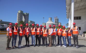 Peloteros de Palenque visitan las instalaciones de DOMICEM