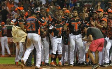 Toros hacen historia y se colocan a un paso del título
