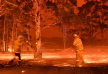 Operación de rescate para personas bloqueadas en playas de Australia por incendios