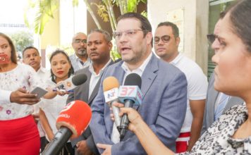 Carolina deposita plan de gobierno para la Alcaldía del DN; se centra en gestión eficiente, con la participación de la gente