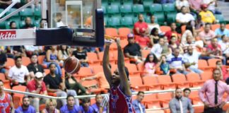 Davis con explosivo donqueo guía a Sameji